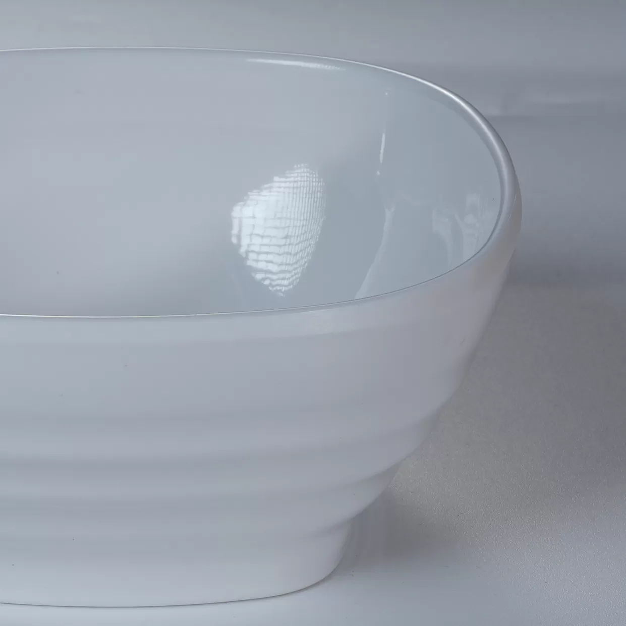How to Identify the Quality of Melamine Tableware Through Touch and Tapping Tests?